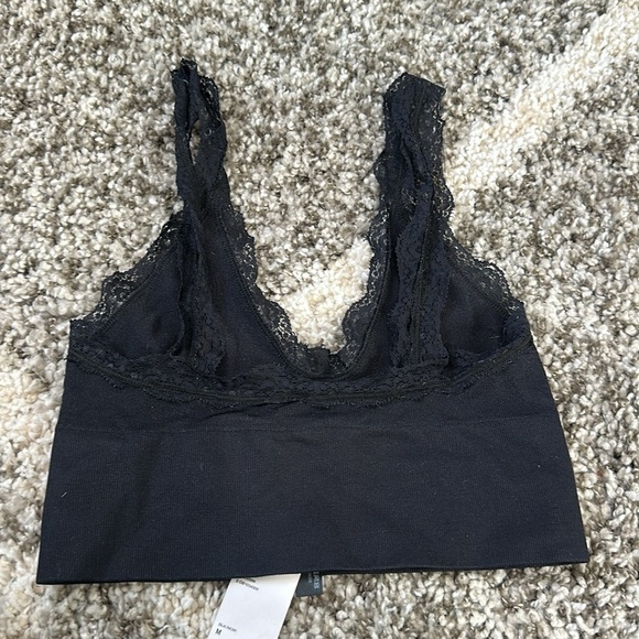NWT Urban outfitters out from under Black Lace Bralette Size medium - Picture 2 of 4